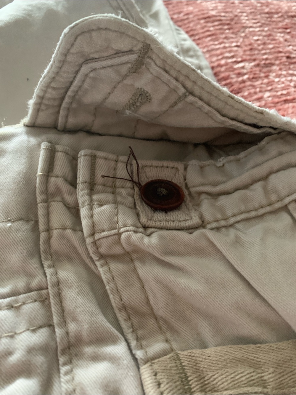 Pre-Owned: Abercrombie & Fitch Men's Distressed Cargo Shorts - Cream. - Picture 4 of 14